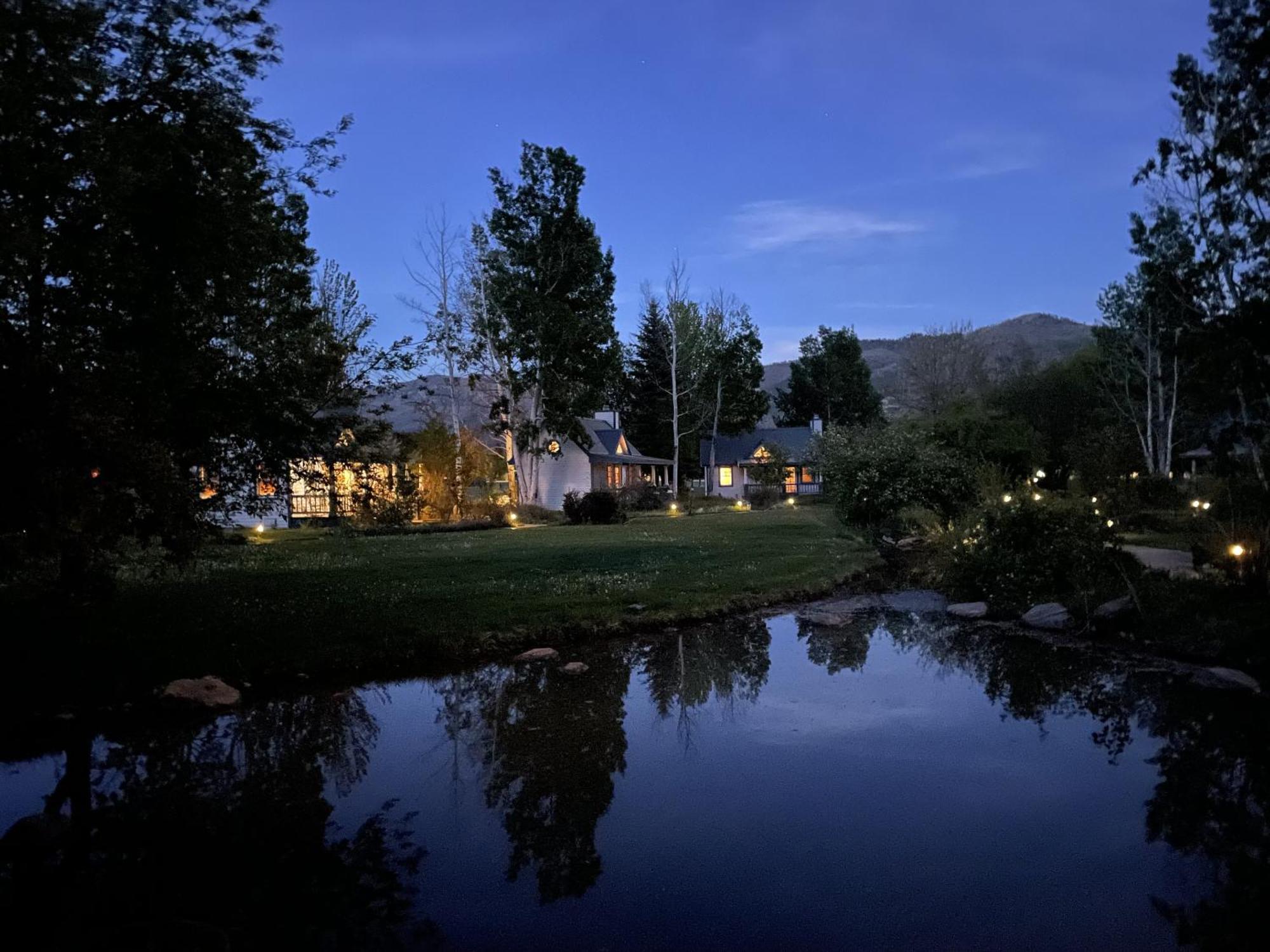 Apple Orchard Inn Hermosa Εξωτερικό φωτογραφία